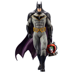 BATMAN CON LA CABEZA DEL JOKER EN MANO LAST KNIGHT ON EARTH KOTOBUKIYA