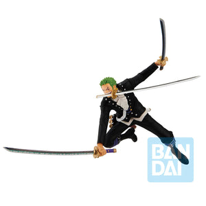 ZORO RORONOA SALTANDO CON TRES ESPADAS Y UNA EN BOCA ONE PIECE BANDAI