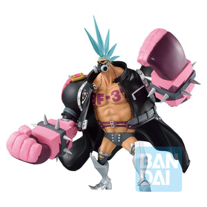 FRANKY CHAQUETA NEGRA, MASCARA DE GAS Y BRAZOS ROSA ONE PIECE BANDAI