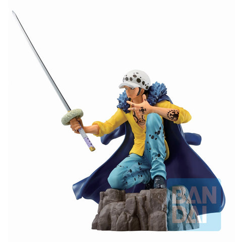 TRAFALGAR SOBRE ROCA CON ESPADA ONE PIECE BANDAI