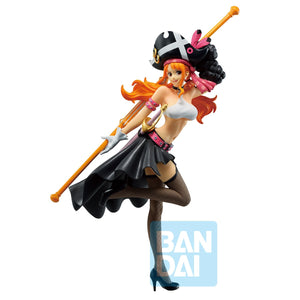 NAMI CON BASTON FALDA NEGRA ONE PIECE BANDAI