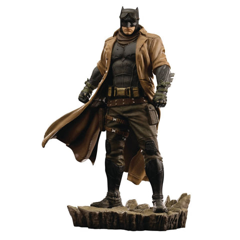 BATMAN KNIGHTMARE CON CHALECO MARRON LIGA DE LA JUSTICIA IRON STUDIOS