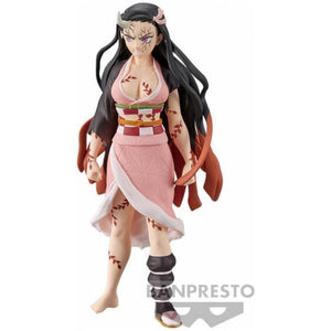 NEZUKO KAMADO ADULTA PARADA CON UN PIE DESCALZA DEMON SLAYER BANPRESTO