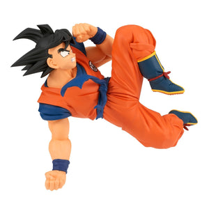 GOKU DE FORMA HORIZONTAL CON BRAZO DERECHO HACIA BAJO DRAGON BALL Z BANPRESTO