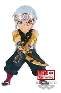 TENGEN UZUI EN POSICION DE PELEAR Y CUCHILLAS EN LA MANO MINI FIGURA DEMON SLAYER BANPRESTO